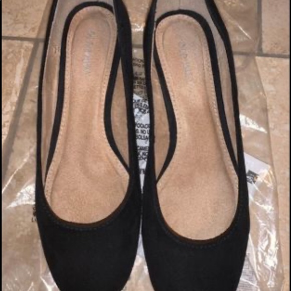 Old Navy, Small Heels. Velvet texture. - Picture 2 of 2
